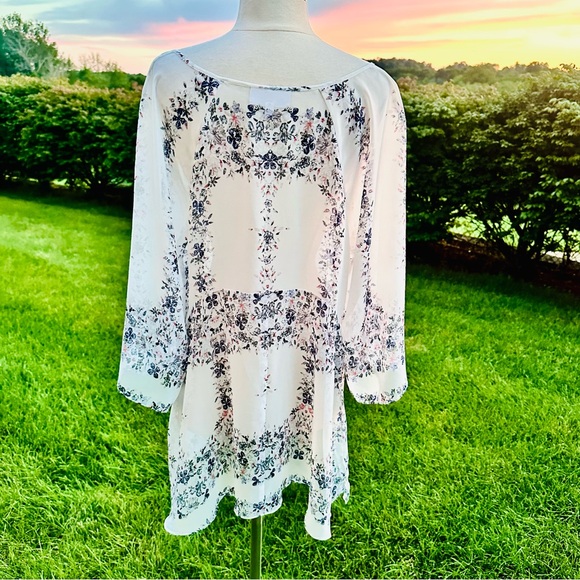 Jessica Simpson Maternity Lightweight Tunic - Picture 8 of 16